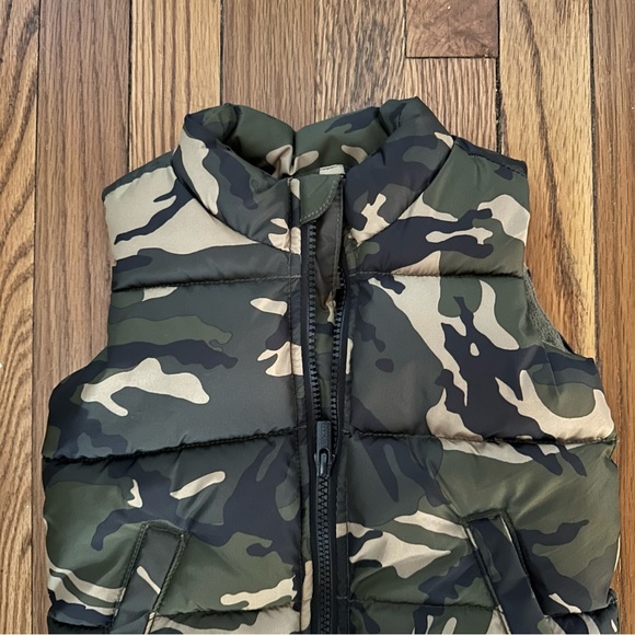 NWOT Old Navy Baby Camo Puffer Vest - Picture 2 of 8